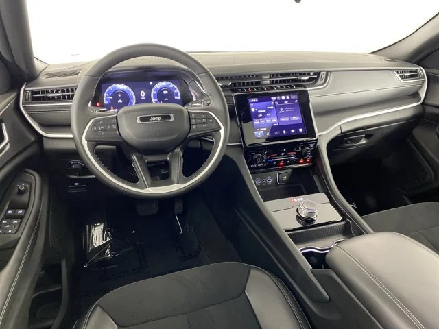 Used 2024 Silver Jeep Altitude X image 19