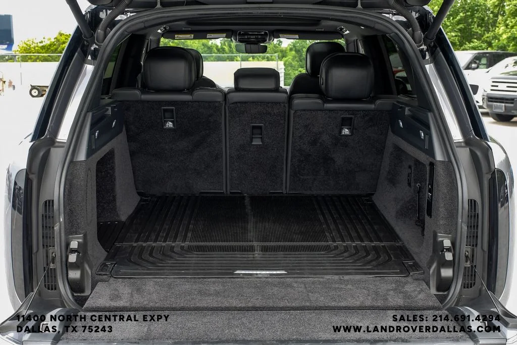 Used 2023 Grey Land Rover SE image 56