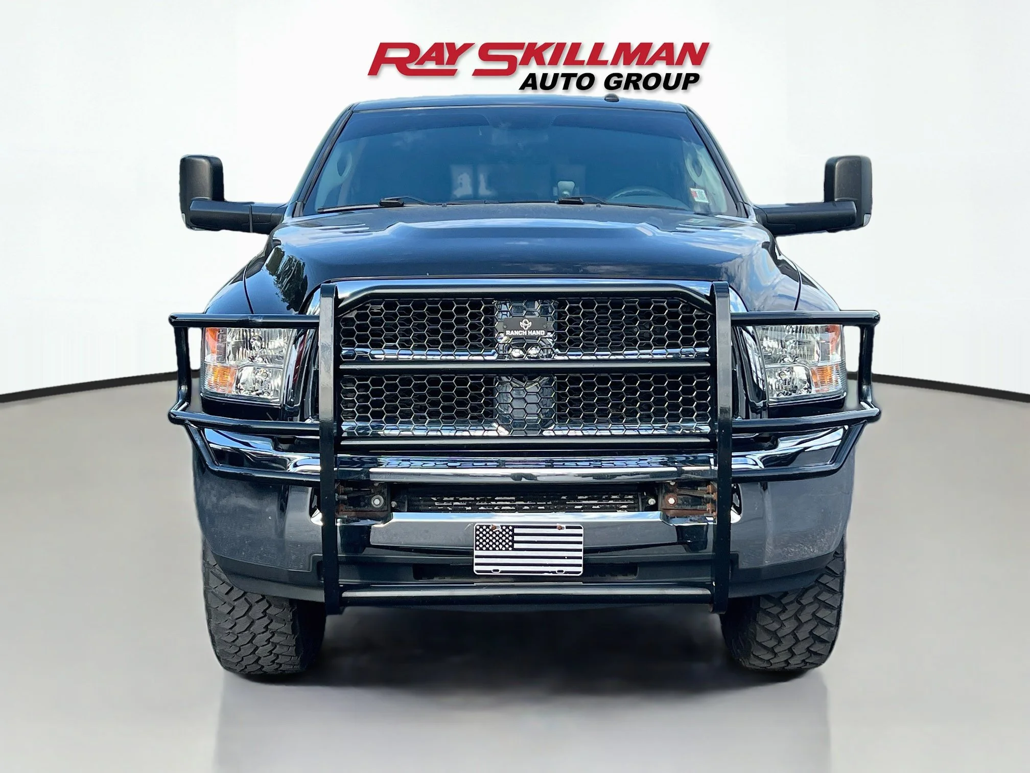 Used 2018 Brilliant Black Crystal Pearlcoat Ram TRADESMAN image 2