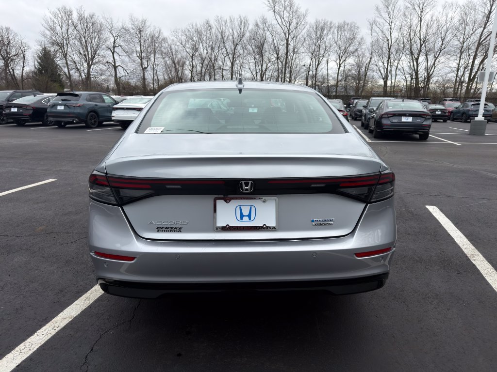 New 2026 Solar Silver Metallic Honda Touring image 4