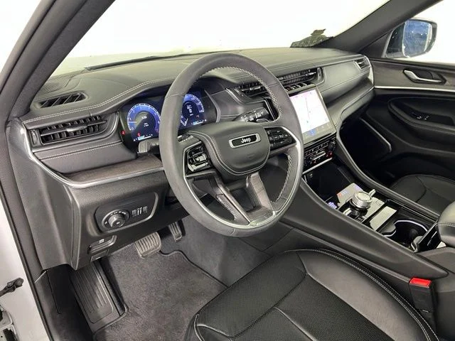 Used 2023 White Jeep Overland image 12