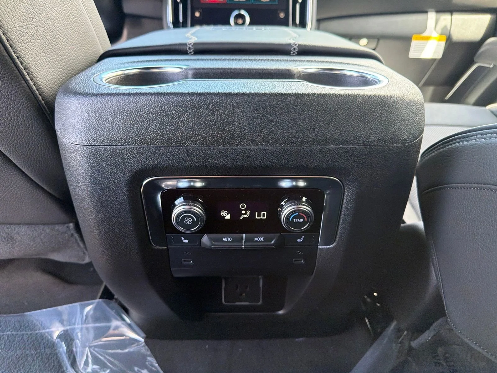 2026 GMC Yukon XL Denali - Photo 24