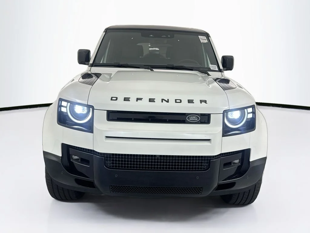 New 2026 White Land Rover X-Dynamic SE image 2