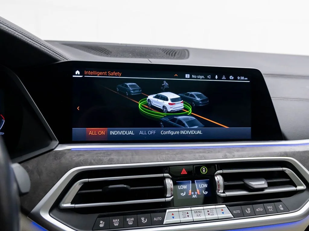 Used 2023 White BMW M50i image 36