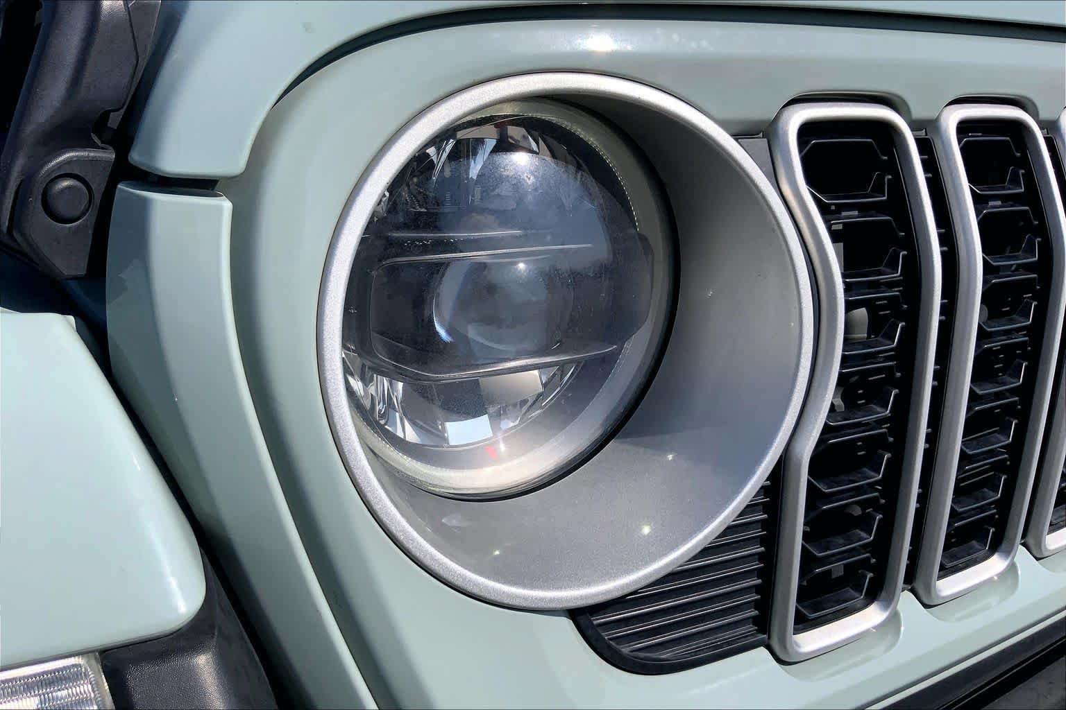 Used 2024 Earl Clearcoat Jeep Sahara image 27