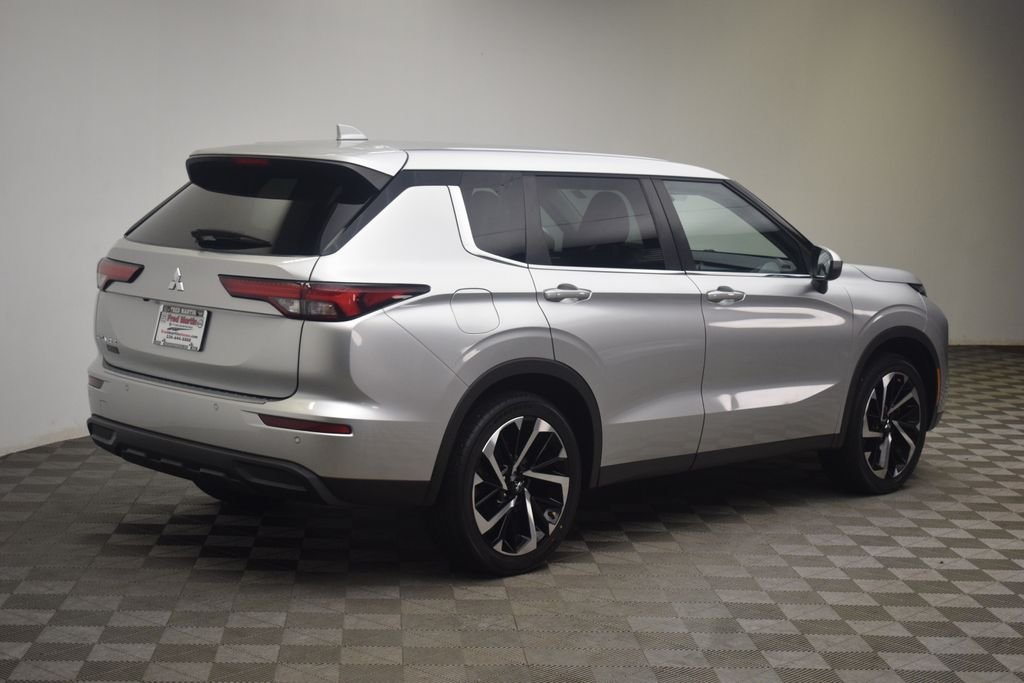 Used 2022  Mitsubishi ES image 5