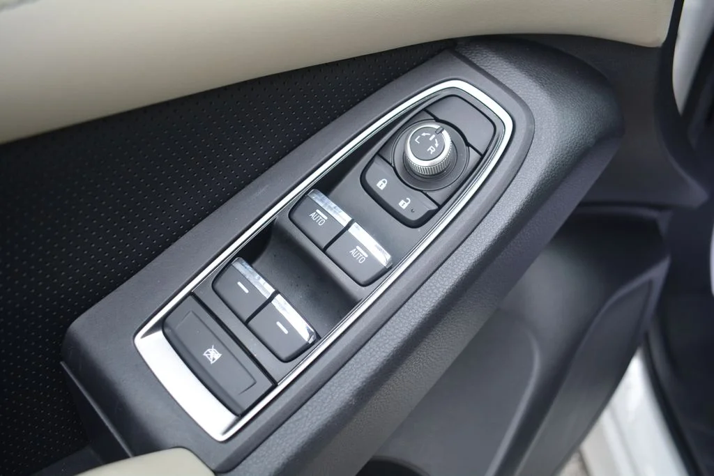 Used 2024 White Subaru Limited image 9