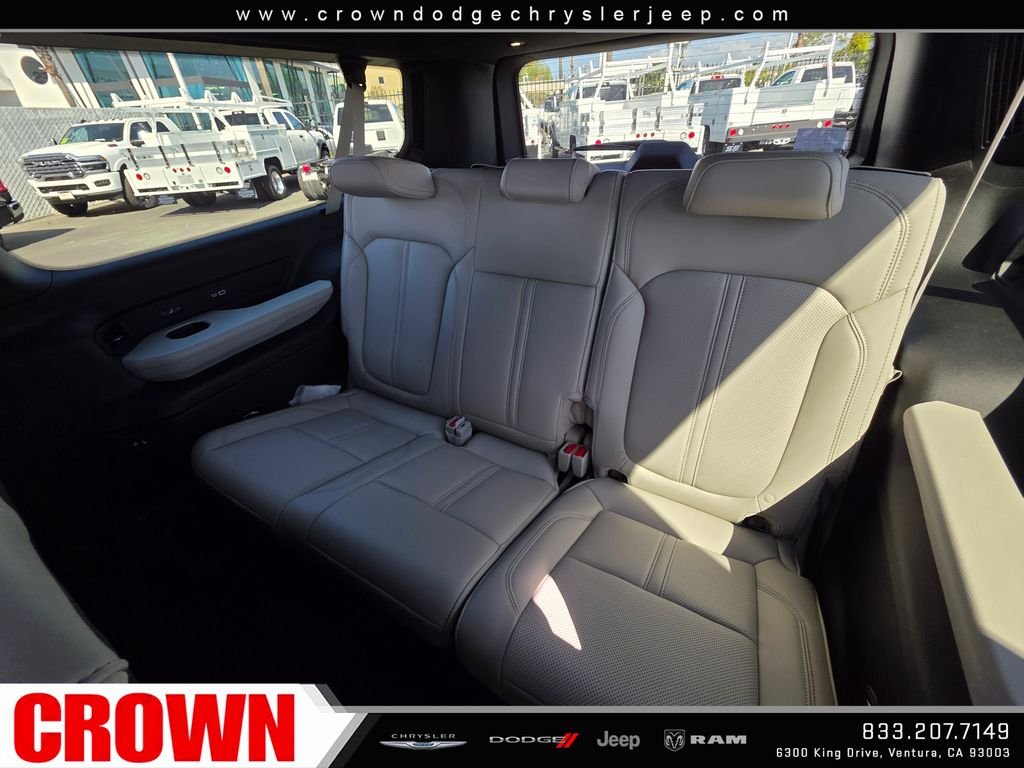 New 2026 Bright White Clear-Coat Exterior Paint Jeep  image 14