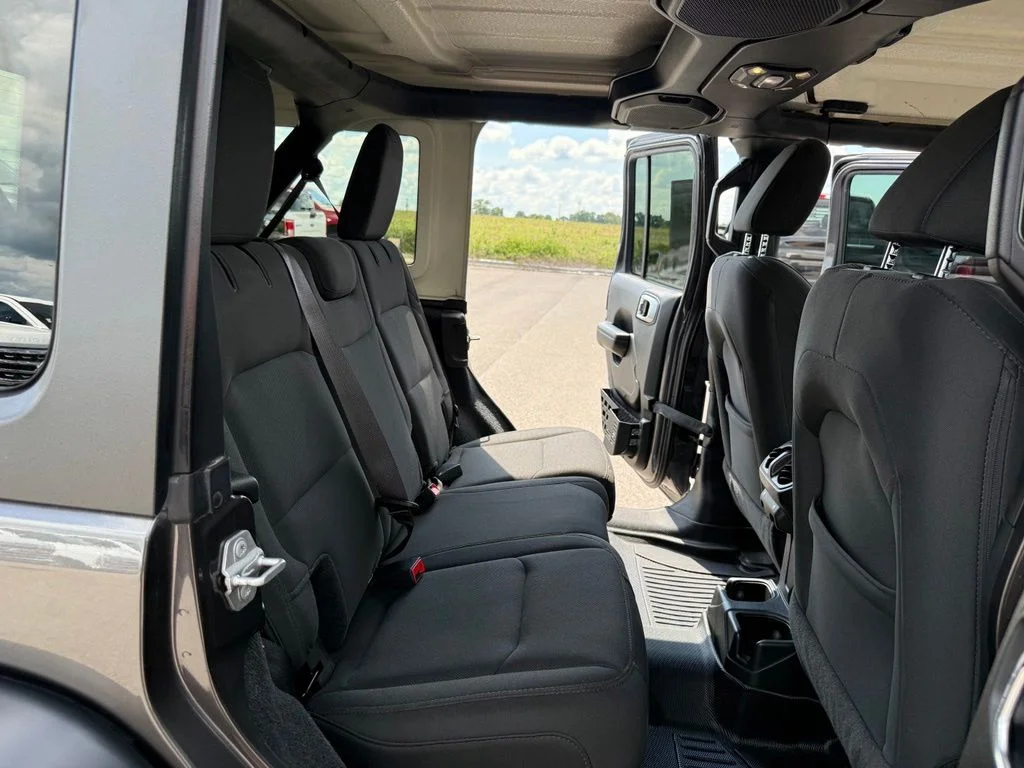 Used 2019 Gray Jeep Unlimited Sport S image 19
