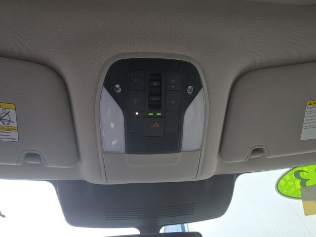 Used 2023 White INFINITI LUXE image 19