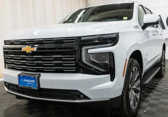 New 2026 Polar White Tricoat Chevrolet High Country image 2