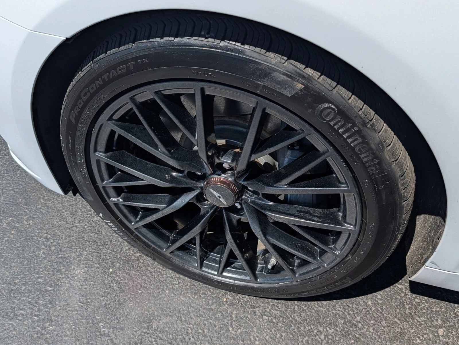 Used 2018 White Genesis 3.3T Sport image 22