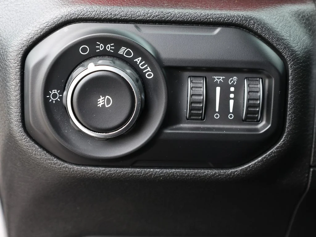 Used 2020 Silver Jeep Unlimited Rubicon image 34