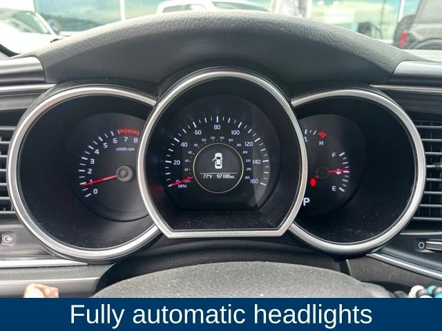 Used 2015 White Kia LX image 9