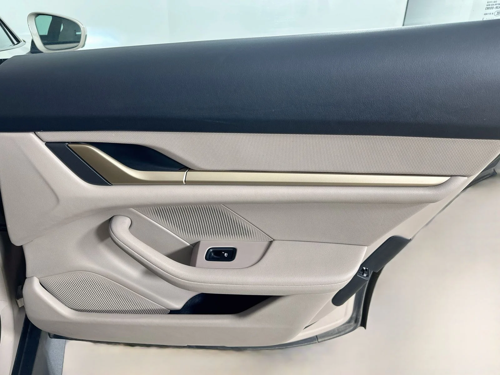 2023 Porsche Taycan Base - Photo 38