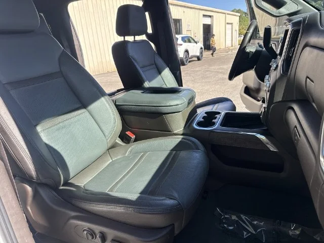 Used 2022 White GMC Denali image 10
