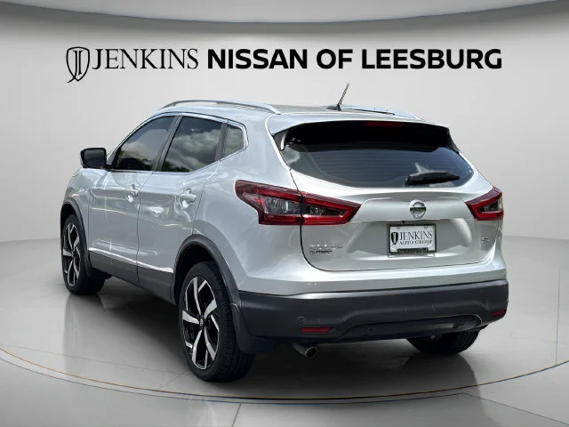 Used 2021 Silver Nissan SL image 10