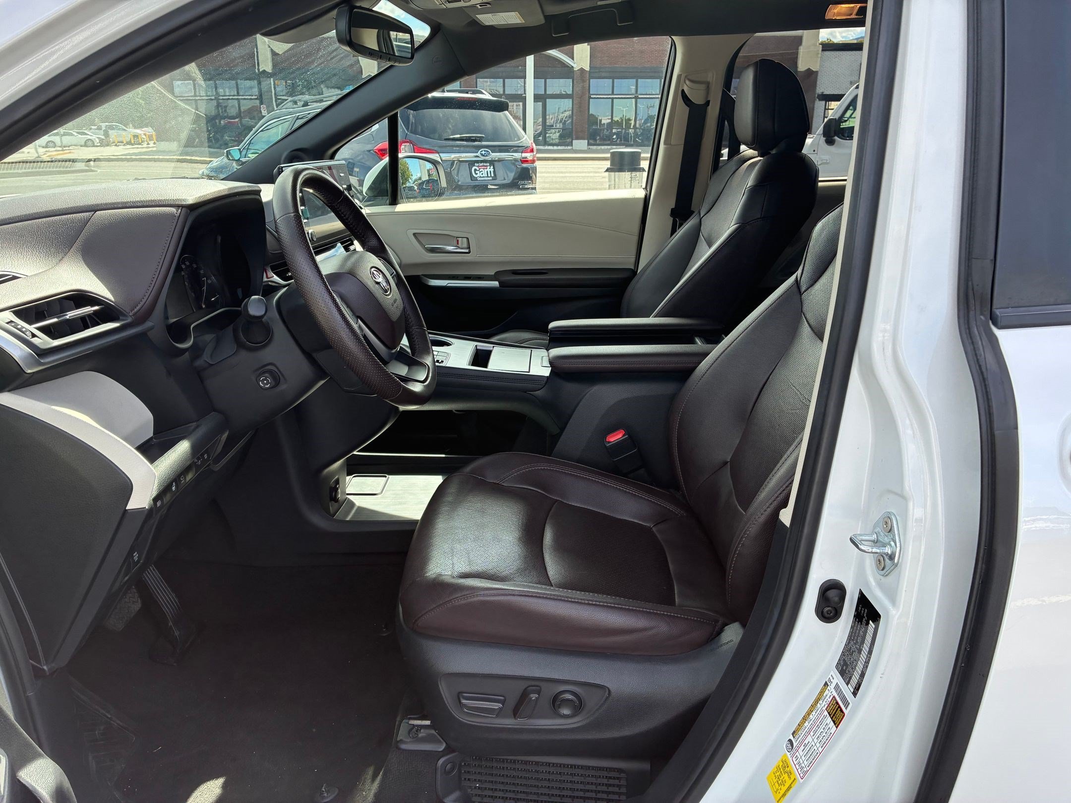 Used 2023 Ice Cap Toyota Platinum image 15
