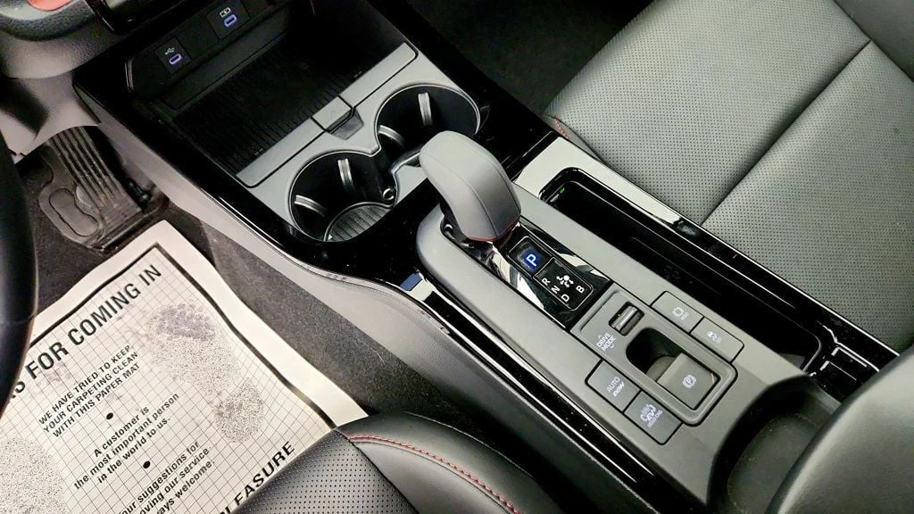 Used 2025 Wind Chill Pearl Toyota XSE Premium w/ Advanced Tech Pkg & Solar Roof image 17