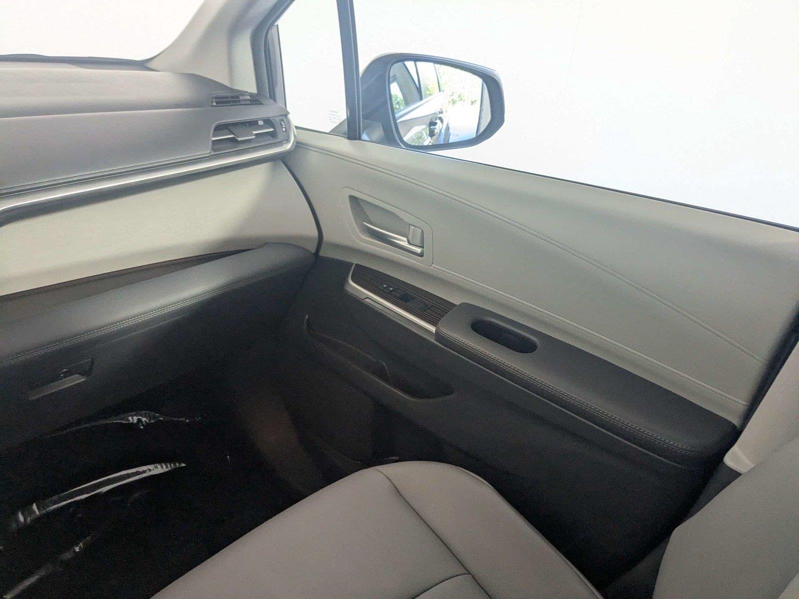2024 Toyota Sienna XLE - Photo 40