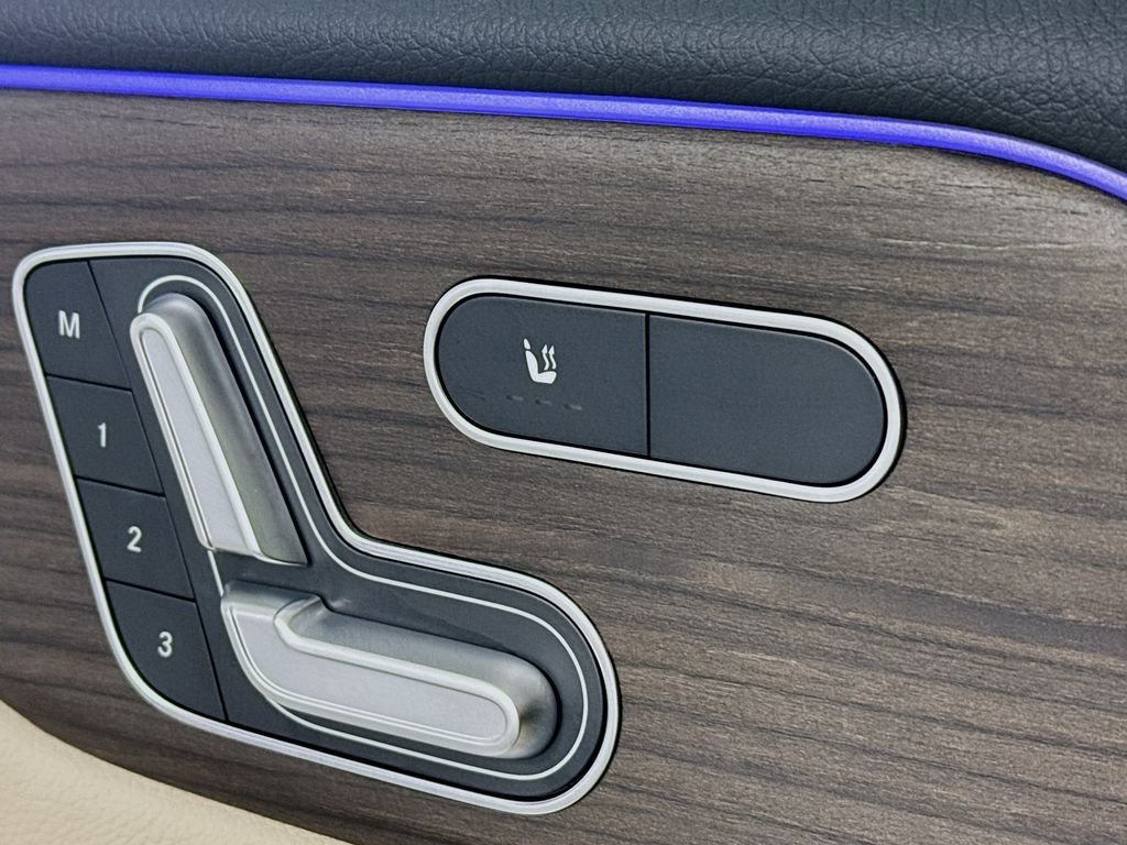 Used 2025 White Mercedes-Benz GLB 250 image 19