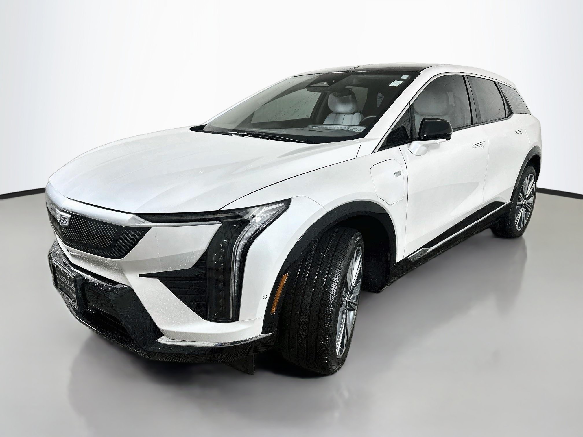 Used 2025 Crystal White Tricoat Cadillac Luxury image 3