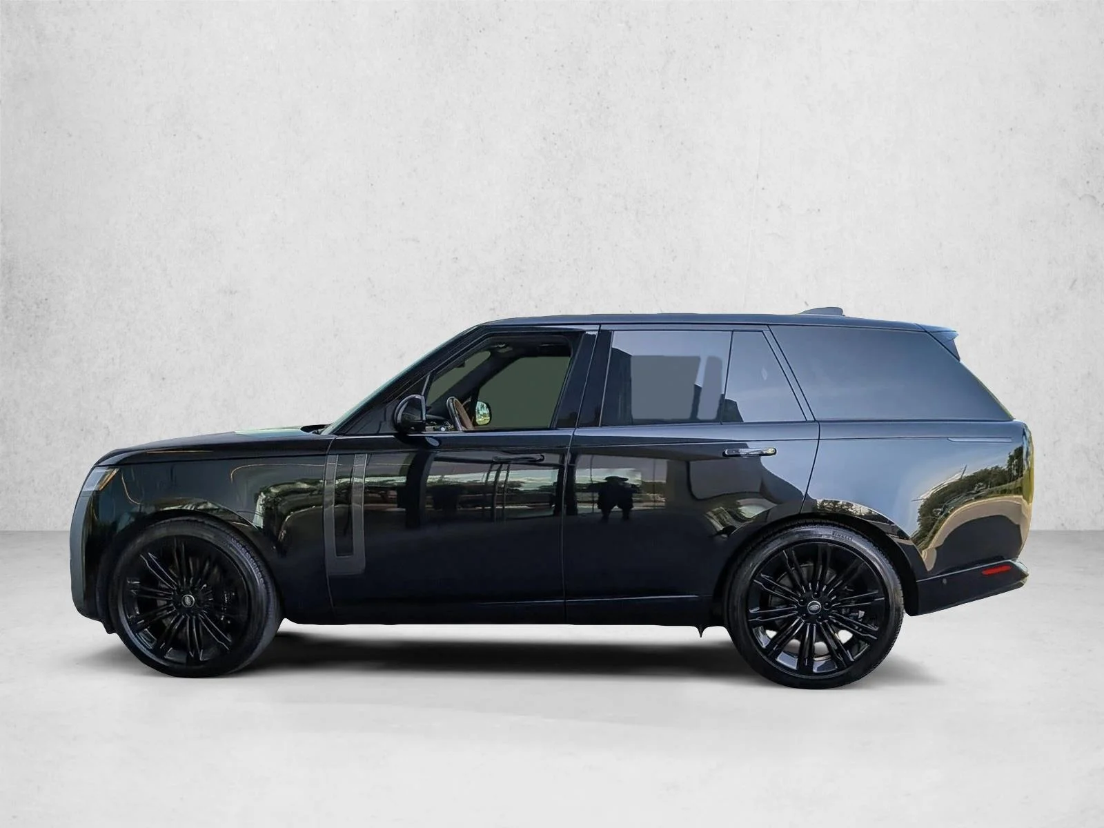 Used 2025 Santorini Black Metallic Land Rover SE image 9