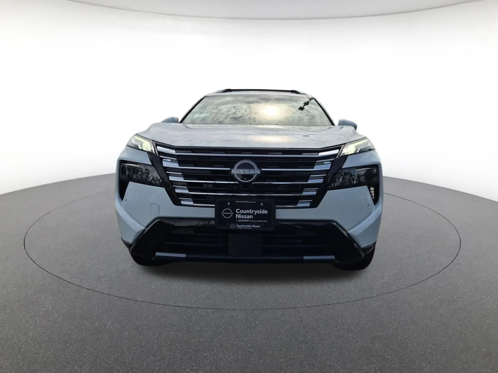 New 2026 Everest White Pearl TriCoat Nissan Platinum image 2