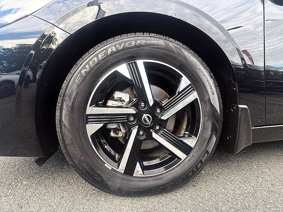 Used 2025 Super Black Nissan SV image 9