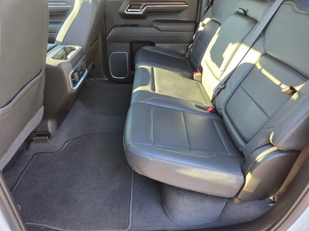 Used 2023 White GMC SLT image 14