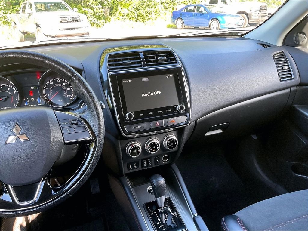Used 2025 Gray Mitsubishi SE image 18