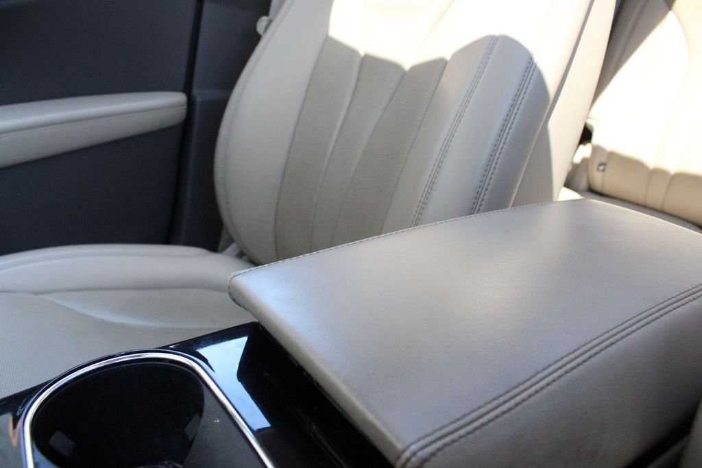 Used 2023 Pearl Metallic Lincoln Reserve image 20