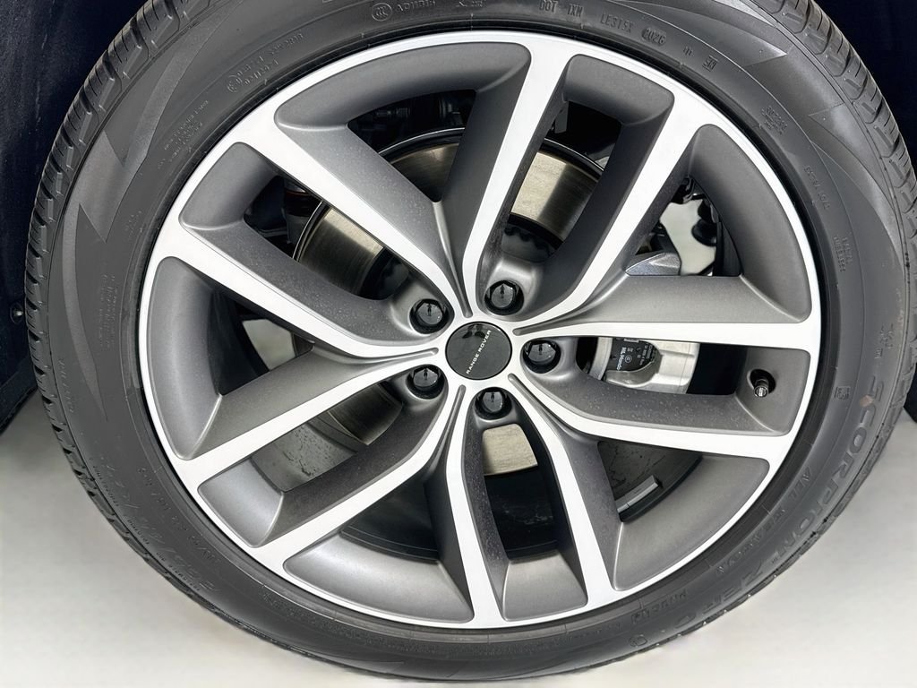 New 2026 Fuji White LAND ROVER SE LWB 7-Seats / V8 image 30