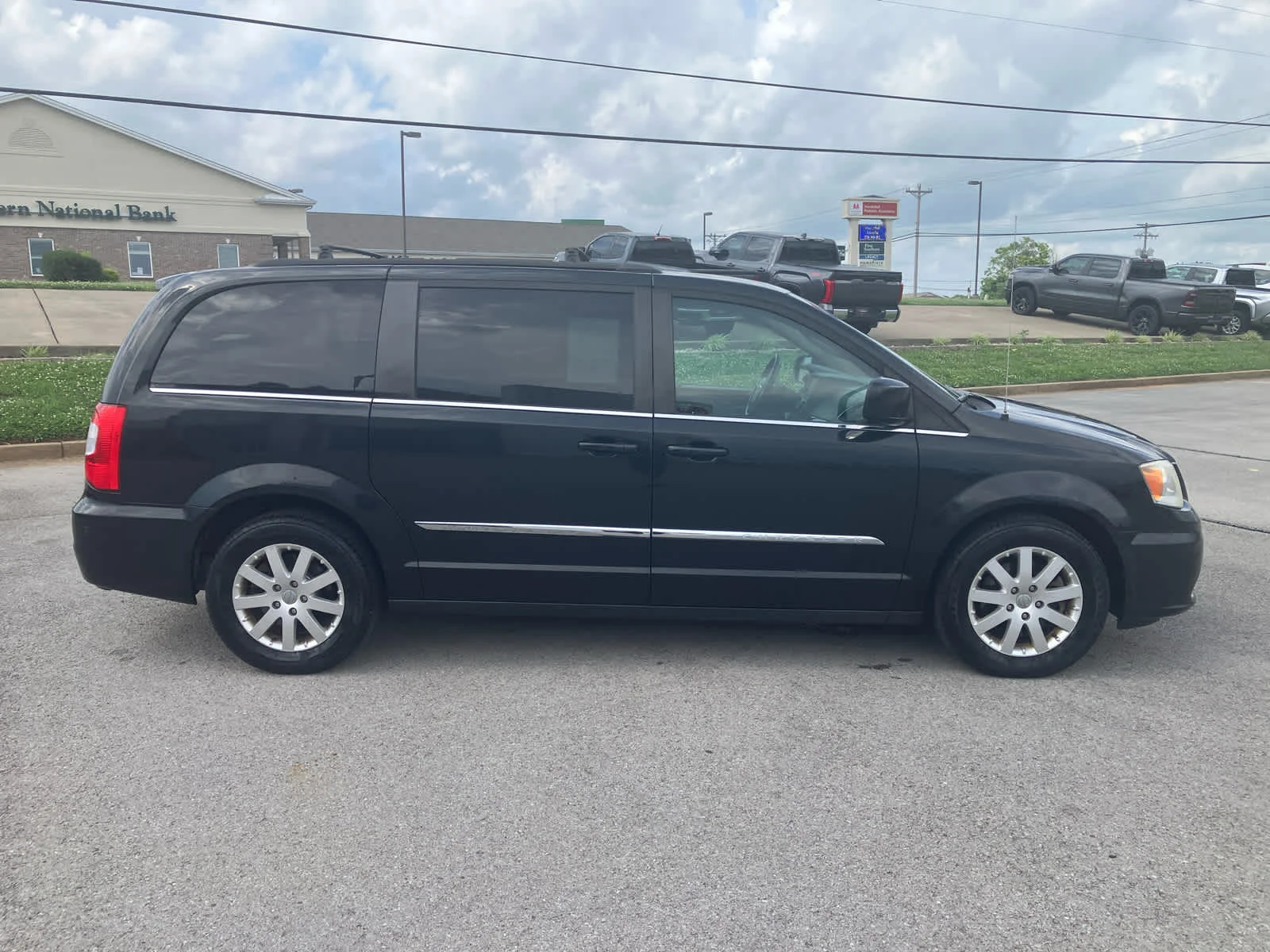Used 2013 Brilliant Black Crystal Pearl Chrysler Touring image 8