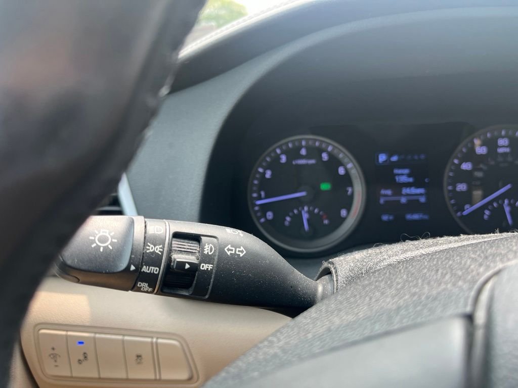 Used 2017 Black Hyundai SE Plus image 14