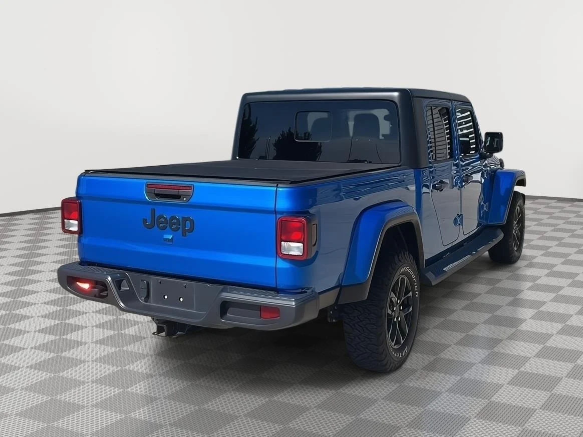 Used 2022 Hydro Blue Pearlcoat Jeep Altitude image 3