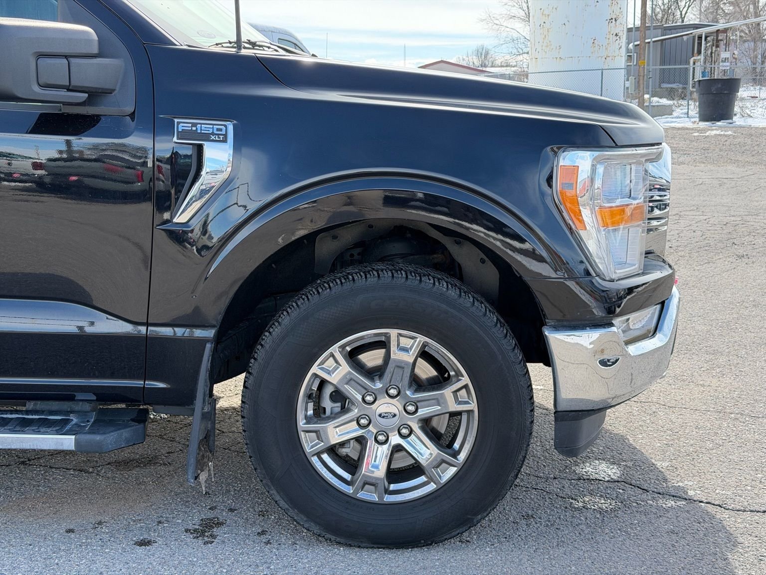 View vehicle photo 4