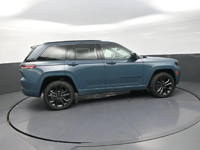 New 2026 Steel Blue Exterior Paint Jeep Limited Reserve image 9