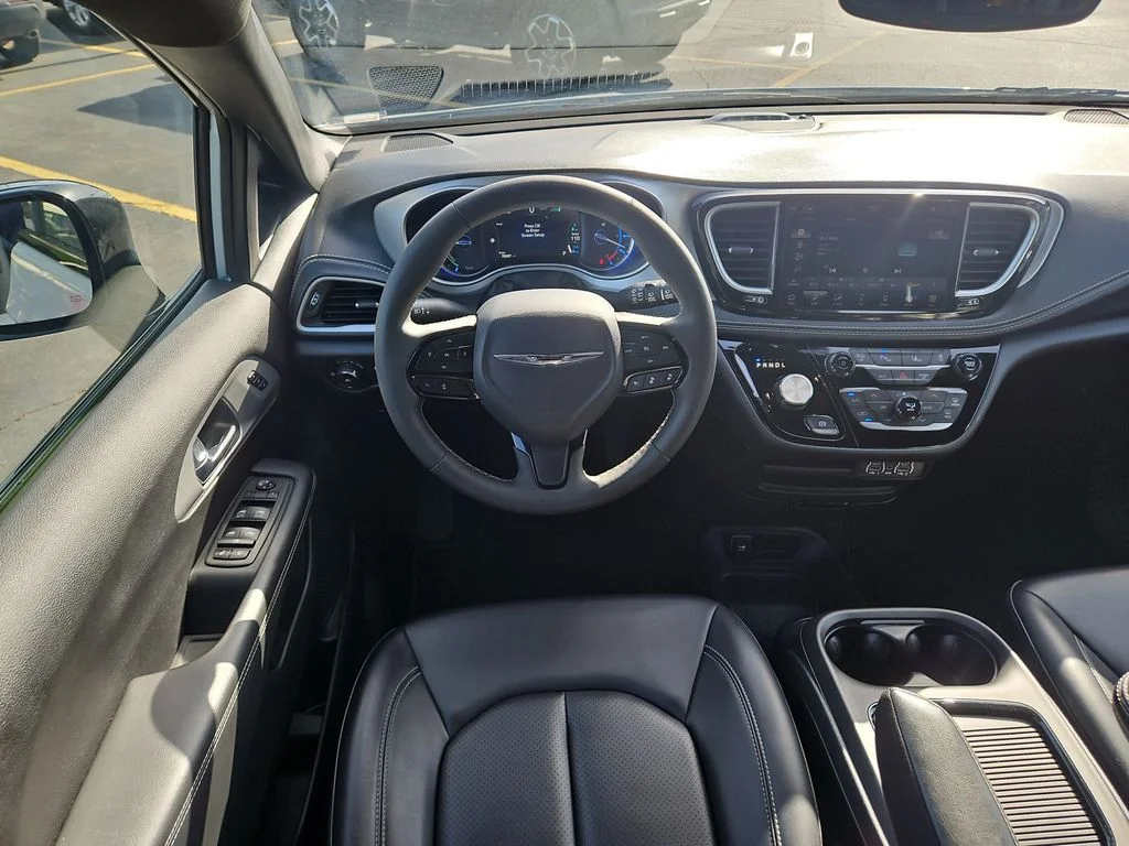 Used 2024 White Chrysler Select S Appearance image 13