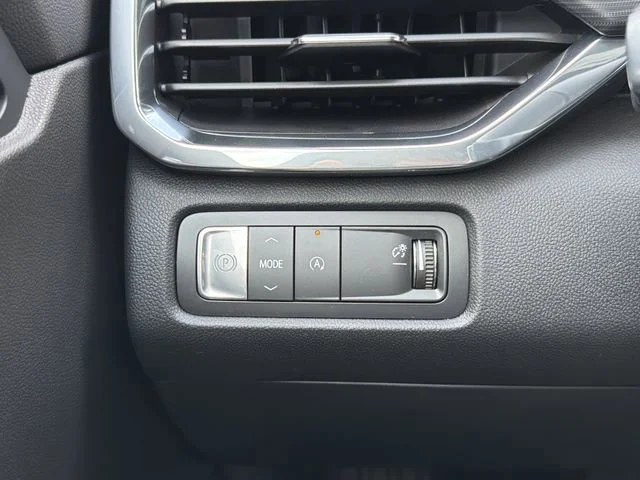 New 2026 Summit White GMC Elevation image 29