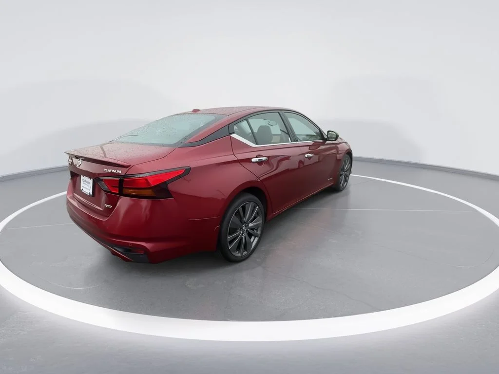 Used 2019 Red Nissan 2.5 Platinum image 8