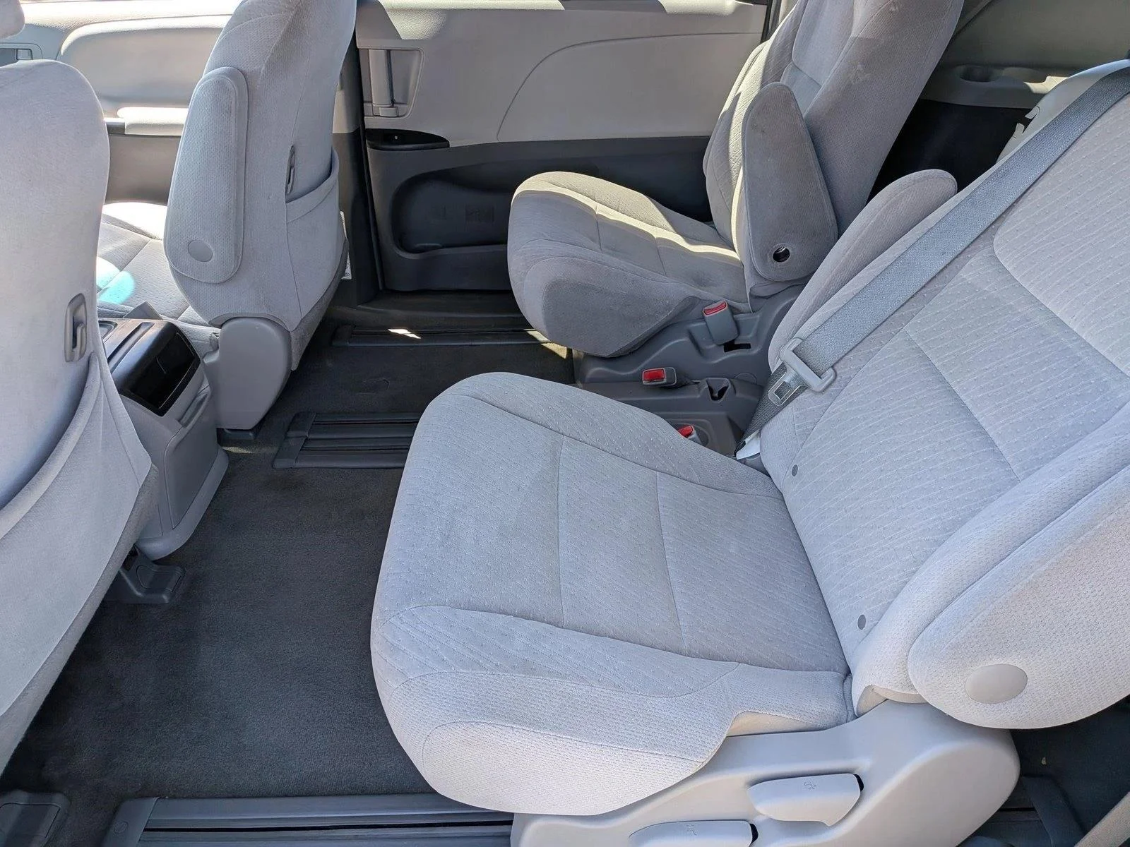 Used 2016 Predawn Gray Mica Toyota LE image 16