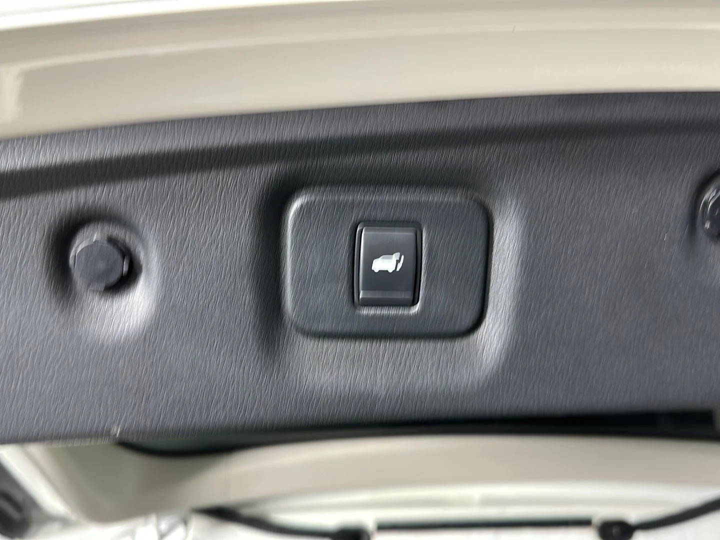 Used 2019 Majestic White INFINITI LUXE image 32