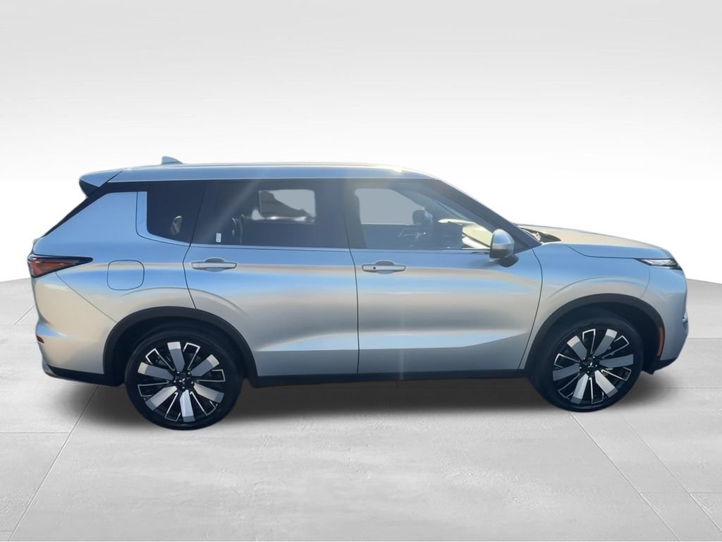 New 2026 Silver Mitsubishi SE image 9