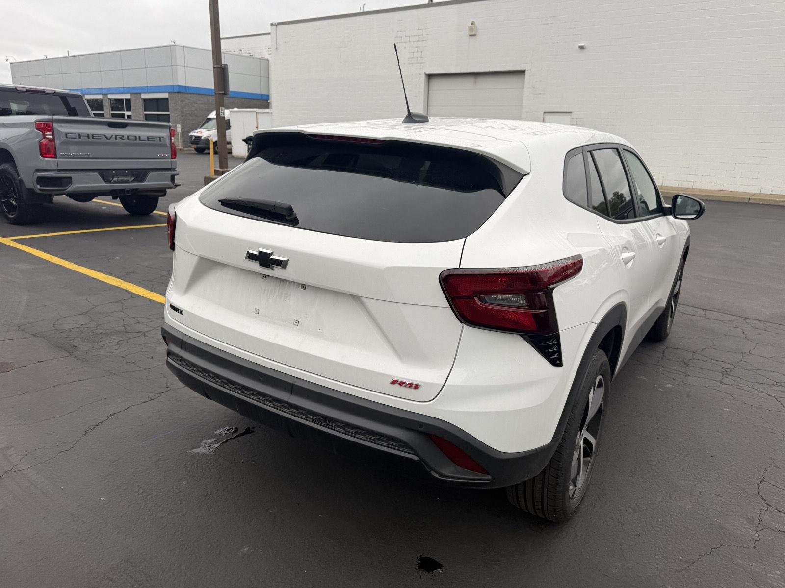 Used 2025 Summit White Chevrolet 1RS image 5