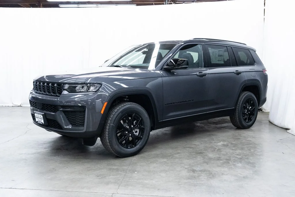 New 2026 Baltic Gray Metallic Clear-Coat Exterior Paint Jeep Altitude image 3