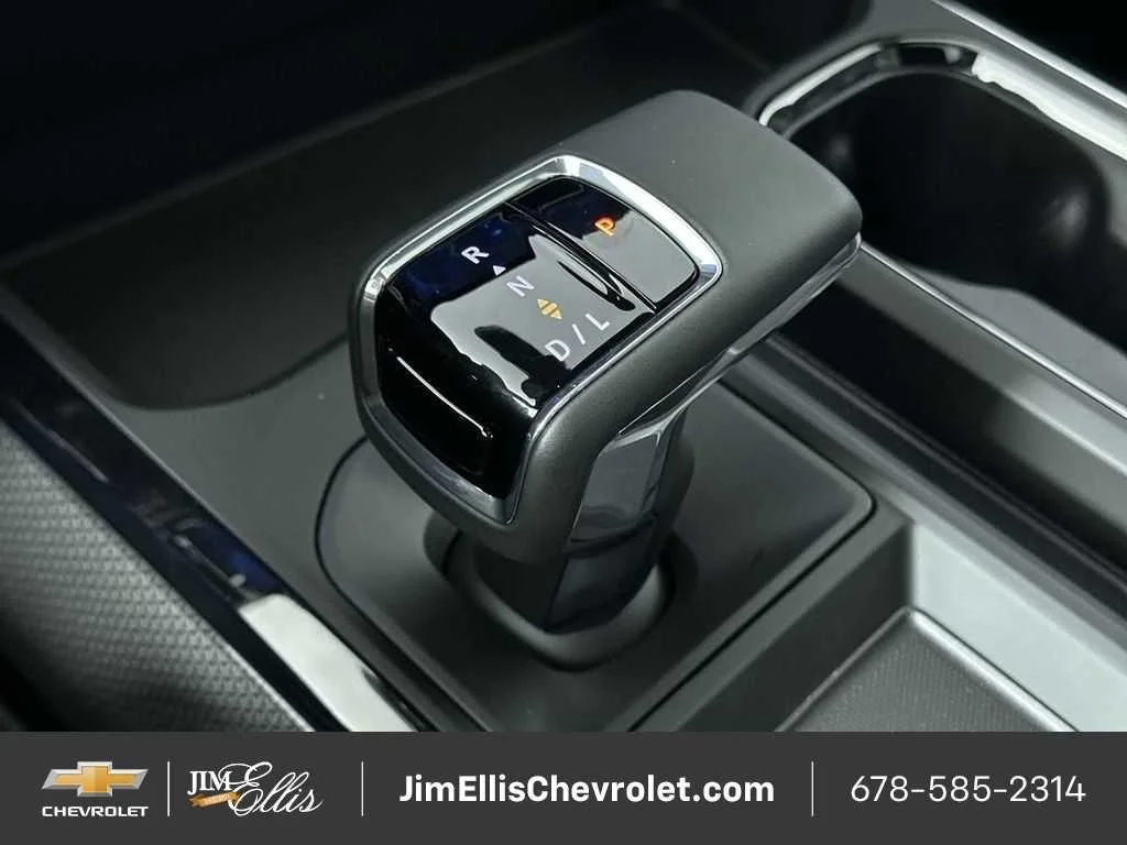 New 2026 Summit White Chevrolet ZR2 image 31