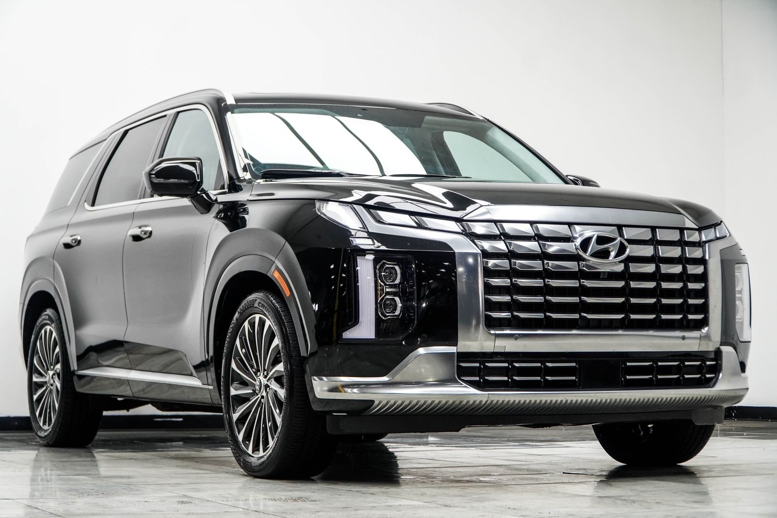 Used 2025 Black Hyundai Calligraphy image 4