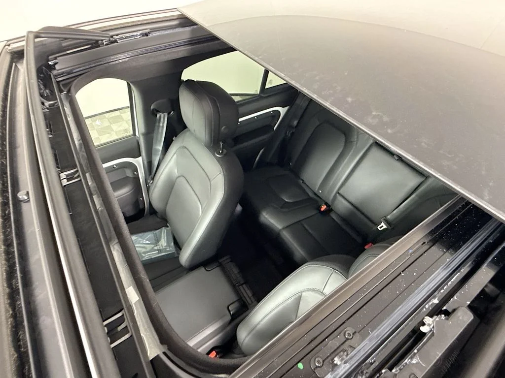 Certified Used 2025 Fuji White Land Rover V8 image 14