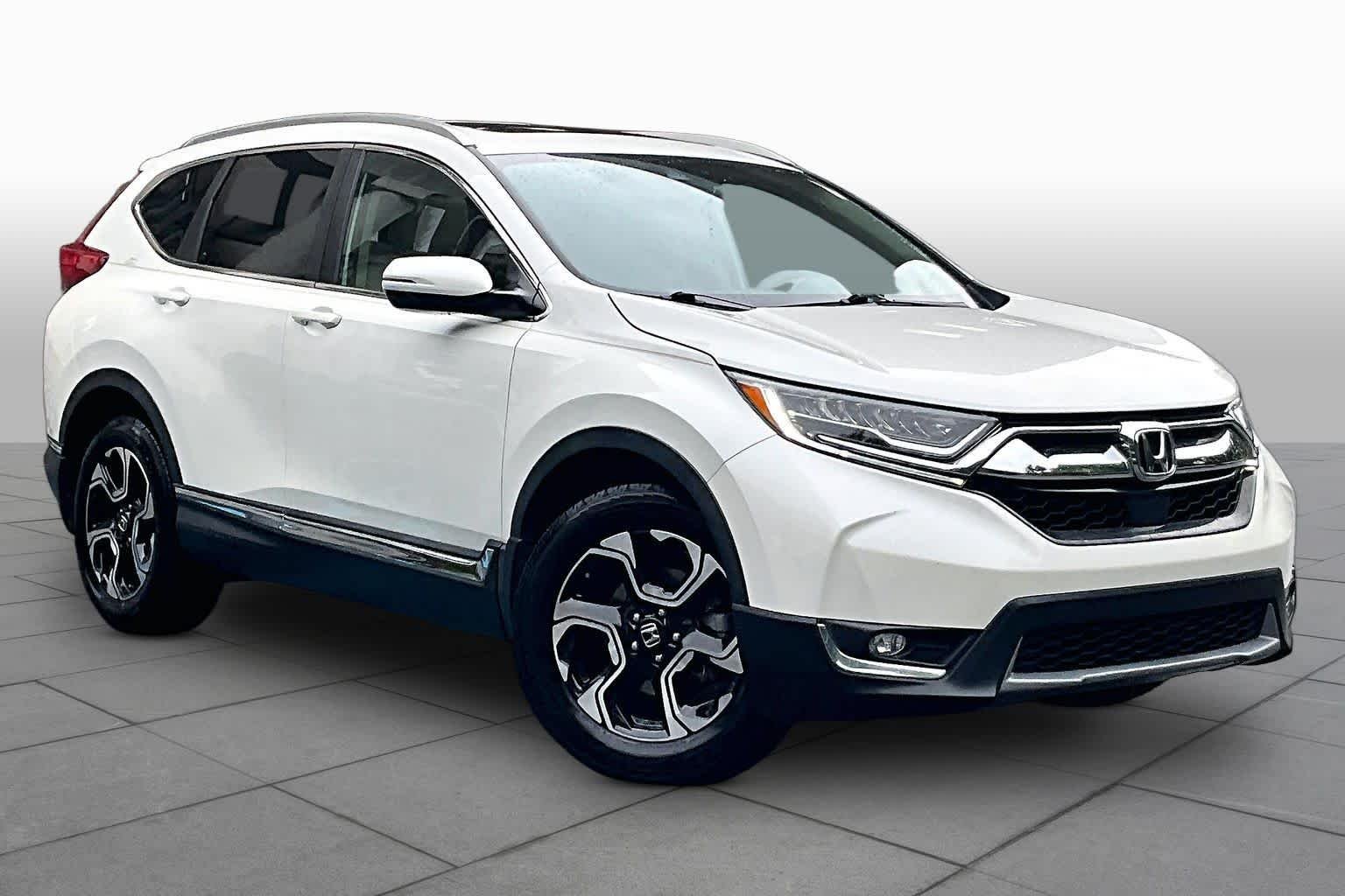 Used 2018 White Diamond Pearl Honda Touring image 3